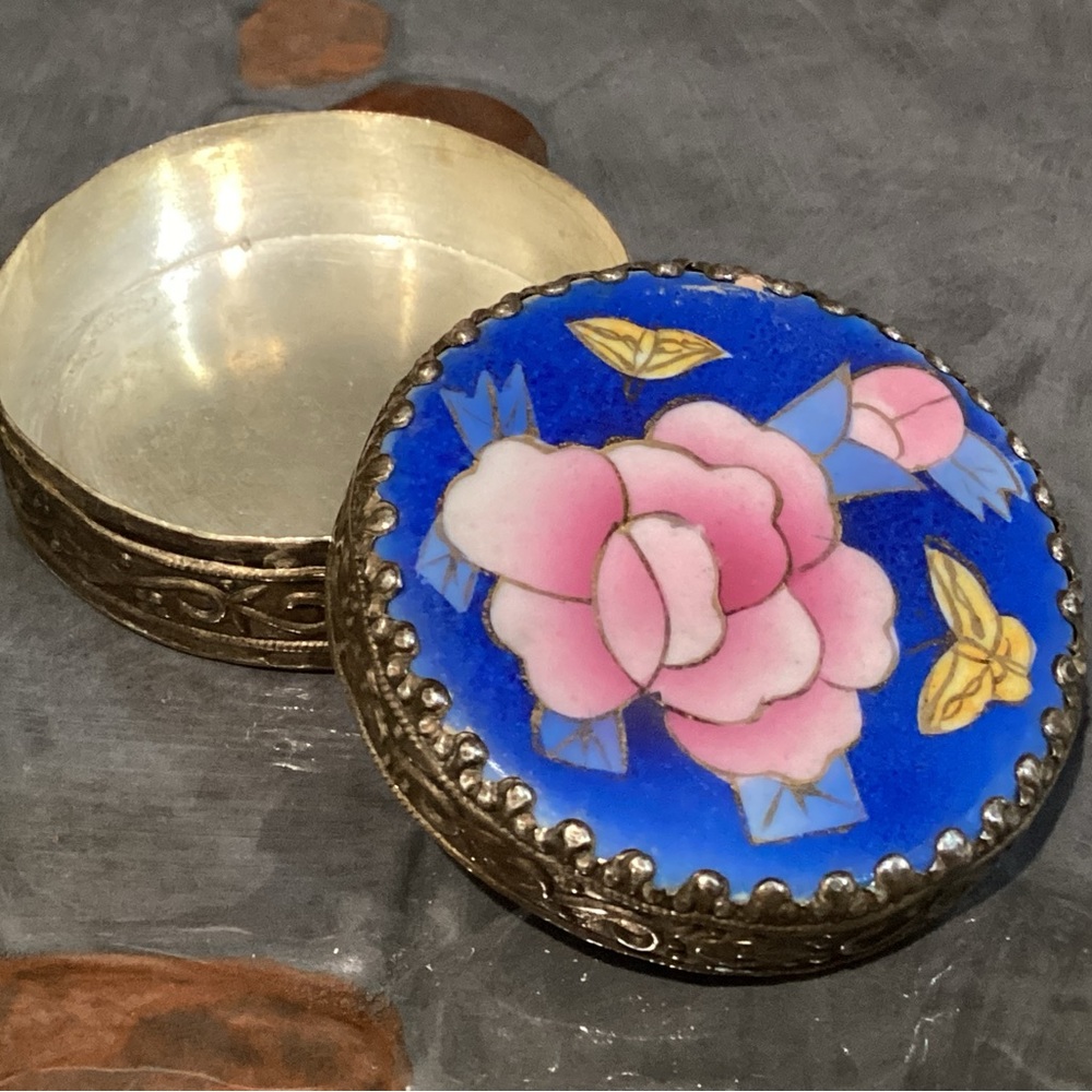 🔵 Vintage - Ornate Silver Plated - Mirrored Lid Trinket Box - Est. 70 years old - Picture 1 of 15